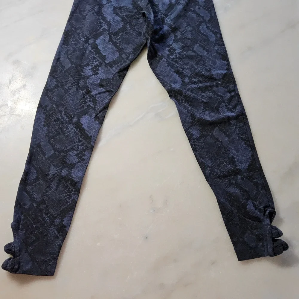 Old Navy Snakeskin Print Stirrup Leggings‎ Womens Medium Blue Black - Picture 5 of 11